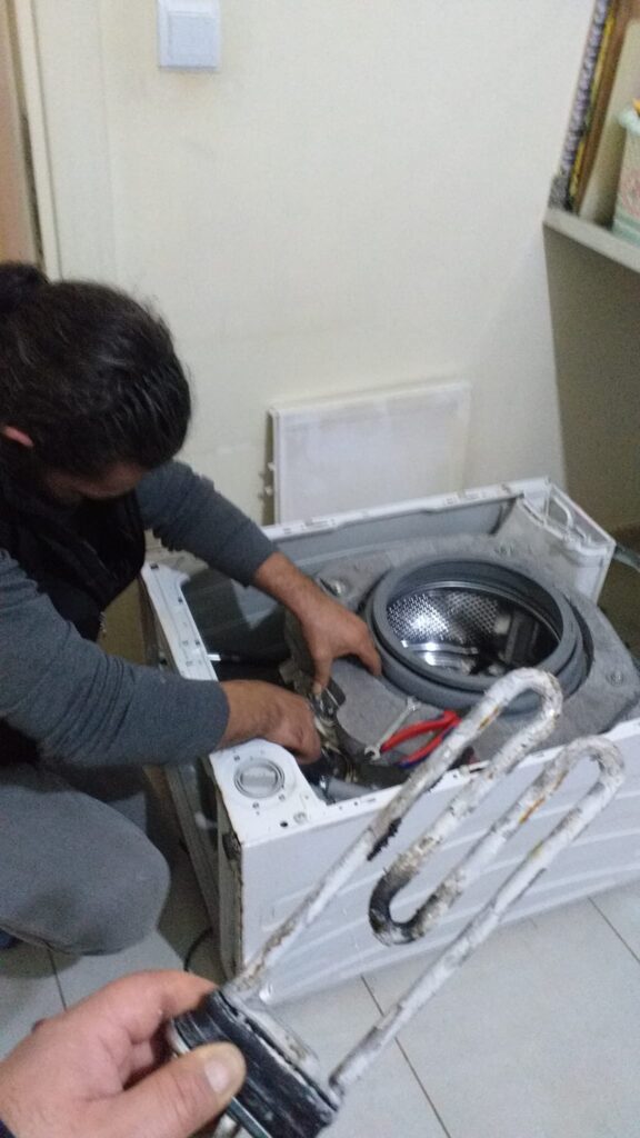 Fener Beyaz Eşya Tamircisi 0553 204 74 53 çağrı merkezi yetkili servis numarasıdır. Öncelikle ANTALYA/Muratpaşa Fener Semtindeki Şirinyalı ve Yeşilbahçe mahallelerinde beyaz eşya yetkili teknik servisi olarak hizmetinizdedir. Ardından Antalya İli tamamında Fener Beyaz Eşya Servis TEL: 0553 204 74 53 telefonu ile faaliyet göstermektedir.
Kısacası Antalya/Muratpaşa Fener bölgesine en kısa mesafedeki buzdolabı tamircisi. Benzer şekilde Antalya/Muratpaşa Fener semtinde en yakın çamaşır makinesi tamircisi. Sonra Antalya/Muratpaşa Fener en iyi bulaşık makinesi yetkili servis tamircisi. Ardından Antalya/Muratpaşa Fener semtinde en uygun fiyata klima tamiri ve montajı yapan yetkili servis. Ek olarak Muratpaşa/Fener'deki en kaliteli derin dondurucu tamircisi. Sonuçta Muratpaşa/Fener semtindeki en güvenilir kombi ve küçük ev aletleri tamircisi olarak 7/24 hizmet vermektedir.
Dolayısı ile Antalya/Muratpaşa Fener semtindeki arızalı buzdolabı tamiri. Sonra Muratpaşa'nın Fener mevkiinde arızalı çamaşır makinesi tamiri. Ardından Antalya/Muratpaşa Fener civarında arızalı bulaşık makinesi tamiri. Bunun yanı sıra Antalya'nın Muratpaşa/Fener arızalı klima veya kombi tamiri. Kısacası Antalya/Muratpaşa Fener bölgesinde arızalı elektrikli ev aletleri için tamirci gerekirse yapılması gereken nedir? Bunun cevabı ise Antalya/Muratpaşa Fener Beyaz Eşya Tamircisi TEL:05532047453 ile irtibata geçmektir.
Çünkü Antalya'nın Muratpaşa/Fener bölgesinde size en yakın beyaz eşya servis TEL:+05532047453 numarasıdır. Böylece Muratpaşa/Fener buzdolabı, çamaşır makinesi, bulaşık makinesi ve klima tamir servisine ulaşabilirsiniz. Fener semtinde 30 dakikada eve gelen elektrikli ev aletleri tamircisi bulabilirsiniz. Böylece aynı gün arıza tespiti yapan Fener beyaz eşya servis teknisyenlerimiz en kaliteli tamir çözümünü sunmaktadır.
Ayrıca Antalya/Muratpaşa Fener sentinde en ucuz servis ücreti alan beyaz eşya tamiri yapanların TEL:05532047453 numarasını arayarak. Öncelikle Muratpaşa/Fener semtinde acil buzdolabı tamircisi. Fener bölgesinde acil çamaşır makinesi tamircisi. Fener bölgesinde acil bulaşık makinesi tamircisi. Hatta Antalya/Muratpaşa Fener bölgesinde acil klima montajı için yetkili beyaz eşya tamir servisi bulabilirsiniz.
Kısacası Antalya Muratpaşa/Fener Semti Şirinyalı ve Yeşilbahçe mahallelerine en yakın elektrikli ev aletleri tamir servisidir. Sonuçta Fener Beyaz Eşya Tamircisi 0553 204 74 53 telefon numarasıyla Antalya tamamında hizmet sunmaktadır.