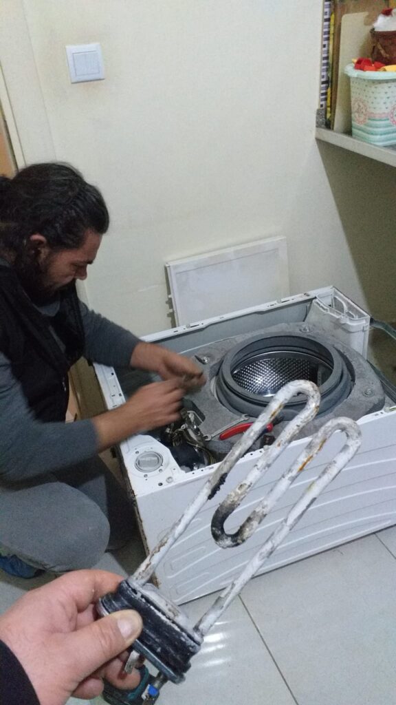 Güllük Beyaz Eşya Tamircisi 0553 204 74 53.Öncelikle ANTALYA/Muratpaşa Çarşı Semtindeki Balbey, Kızılsaray, Üçgen, Tahılpazarı, Kışla ve Elmalı mahallelerinde beyaz eşya servisi. Ardından Antalya İli tamamında Güllük Beyaz Eşya Servis TEL: 0553 204 74 53 telefonu ile faaliyet göstermektedir.
Kısacası Muratpaşa/Çarşı Güllük caddesine en kısa mesafedeki buzdolabı tamircisi. Benzer şekilde Muratpaşa/Çarşı Güllük bölgesine en yakın çamaşır makinesi tamircisi. Sonra Antalya/Muratpaşa Güllük caddesindeki en iyi bulaşık makinesi yetkili servis tamircisi. Ardından Muratpaşa/Çarşı Güllük bölgesinde en uygun fiyata klima tamiri ve montajı yapan yetkili servis. Ek olarak Çarşı/Güllük'ün en kaliteli derin dondurucu tamircisi. Sonuçta Muratpaşa/Çarşı Güllük caddesindeki en güvenilir kombi ve küçük ev aletleri tamircisi olarak 7/24 hizmet vermektedir.
Dolayısı ile Antalya/Muratpaşa Çarşı Semti Güllük bölgesinde arızalı buzdolabı tamiri. Sonra Güllük mevkiinde arızalı çamaşır makinesi tamiri. Ardından Muratpaşa/Çarşı Güllük civarında arızalı bulaşık makinesi tamiri. Bunun yanı sıra Muratpaşa/Çarşı Güllük bölgesi arızalı klima veya kombi tamiri. Kısacası Antalya/Muratpaşa Güllük bölgesinde arızalı elektrikli ev aletleri için tamirci gerekirse yapılması gereken nedir? Bunun cevabı ise Antalya/Muratpaşa Güllük Beyaz Eşya Tamircisi TEL:05532047453 ile irtibata geçmektir.
Çünkü Antalya Muratpaşa/Çarşı Semti Güllük bölgesinde size en yakın beyaz eşya servis TEL:+05532047453 numarasıdır. Böylece Muratpaşa/Çarşı'daki Güllük buzdolabı, çamaşır makinesi, bulaşık makinesi ve klima tamir servisine ulaşabilirsiniz. Güllük caddesinde 30 dakikada elektrikli ev aletleri tamircisi bulabilirsiniz. Böylece aynı gün arıza tespiti yapan Güllük beyaz eşya servis teknisyenlerimiz en kaliteli tamir çözümünü sunmaktadır.
Ayrıca Antalya/Muratpaşa Çarşı sentinde en ucuz servis ücreti alan beyaz eşya tamiri yapanların TEL:05532047453 numarasını arayarak. Muratpaşa/Çarşı Güllük caddesinde acil buzdolabı tamircisi. Güllük bölgesinde acil çamaşır makinesi tamircisi. Güllük Caddesi acil bulaşık makinesi tamircisi. Hatta Antalya/Muratpaşa Çarşı bölgesinde acil klima montajı için Güllük yetkili beyaz eşya tamir servisi bulabilirsiniz.
Sonuçta Muratpaşa/Çarşı Balbey, Tahılpazarı, Üçgen, Kışla, Kızılsaray, Elmalı mahallelerinde elektrikli ev aletleri tamircisi olsak ta. Güllük Beyaz Eşya Tamircisi 0553 204 74 53 telefon numarası ile Antalya tamamında hizmet sunmaktadır.
