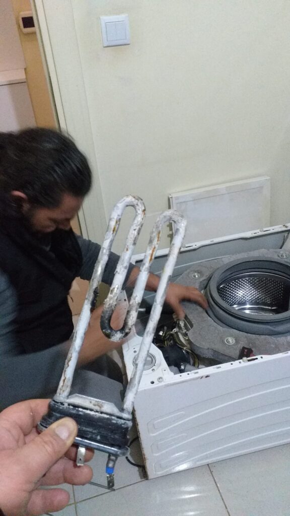 Kızıltoprak Beyaz Eşya Tamircisi 0553 204 74 53 çağrı merkezi yetkili servis numaramızdır. Öncelikle ANTALYA/Muratpaşa Kızıltoprak; Doğuyaka, Gebizli, Kızılarık, Mehmetçik, Topçular, Yenigün, Yeşildere, Yüksekalan mahallelerinde hizmet sunmaktayız. İlk önce Kızıltoprak sonra Muratpaşa ve nihayetinde Antalya'nın tamamında beyaz eşya yetkili teknik servisi olarak hizmetinizdedir.
Antalya/Muratpaşa Kızıltoprak bölgesine en kısa mesafedeki buzdolabı tamircisi. Benzer şekilde Antalya/Muratpaşa Kızıltoprak semtinde en yakın çamaşır makinesi tamircisi. Sonra Antalya/Muratpaşa Kızıltoprak en iyi bulaşık makinesi tamircisi. Ardından Antalya/Muratpaşa Kızıltoprak semtinde en uygun fiyata klima tamiri ve montajı yapan yetkili servis. Ek olarak Muratpaşa/Kızıltoprak bölgesindeki en kaliteli derin dondurucu tamircisi. Sonuçta Muratpaşa/Kızıltoprak semtindeki en güvenilir kombi ve elektrikli ev aletleri tamircisi olarak 7/24 hizmet vermektedir.
Dolayısıyla Antalya/Muratpaşa Kızıltoprak semtindeki arızalı buzdolabı tamiri. Sonra Muratpaşa'nın Kızıltoprak mevkiinde arızalı çamaşır makinesi tamiri. Ardından Antalya/Muratpaşa Kızıltoprak civarında arızalı bulaşık makinesi tamiri. Bunun yanı sıra Antalya'nın Muratpaşa/Kızıltoprak arızalı klima veya kombi tamiri. Kısacası Antalya/Muratpaşa Kızıltoprak bölgesinde arızalı elektrikli ev aletleri için tamirci gerekirse yapılması gereken nedir? Bunun cevabı ise Kızıltoprak Beyaz Eşya Tamircisi TEL:05532047453 ile irtibata geçmektir.
Çünkü Antalya'nın Muratpaşa/Kızıltoprak bölgesinde size en yakın beyaz eşya servis TEL:+05532047453 numarasıdır. Böylece Muratpaşa/Kızıltoprak buzdolabı, çamaşır makinesi, bulaşık makinesi ve klima tamir servisine ulaşabilirsiniz. Kızıltoprak semtinde 30 dakikada eve gelen elektrikli ev aletleri tamircisi bulabilirsiniz. Böylece aynı gün arıza tespiti yapan Kızıltoprak beyaz eşya servis teknisyenlerimiz en kaliteli tamir çözümünü sunmaktadır.
Ayrıca Antalya/Muratpaşa Kızıltoprak sentinde en ucuz servis ücreti alan beyaz eşya tamiri yapanların TEL:05532047453 numarasını arayarak. Öncelikle Muratpaşa/Kızıltoprak semtinde acil buzdolabı tamircisi. Kızıltoprak bölgesinde acil çamaşır makinesi tamircisi. Kızıltoprak bölgesinde acil bulaşık makinesi tamircisi. Hatta Antalya/Muratpaşa Kızıltoprak bölgesinde acil klima montajı için yetkili beyaz eşya tamir servisi bulabilirsiniz.
Kısacası Antalya Muratpaşa/Kızıltoprak Semti Doğuyaka, Gebizli, Kızılarık, Mehmetçik, Topçular, Yenigün, Yeşildere, Yüksekalan mahallelerine en yakın yetkili elektrikli ev aletleri tamir servisidir. Sonuçta Kızıltoprak Beyaz Eşya Tamircisi 0553 204 74 53 telefon numarasıyla Antalya tamamında hizmet sunmaktadır.