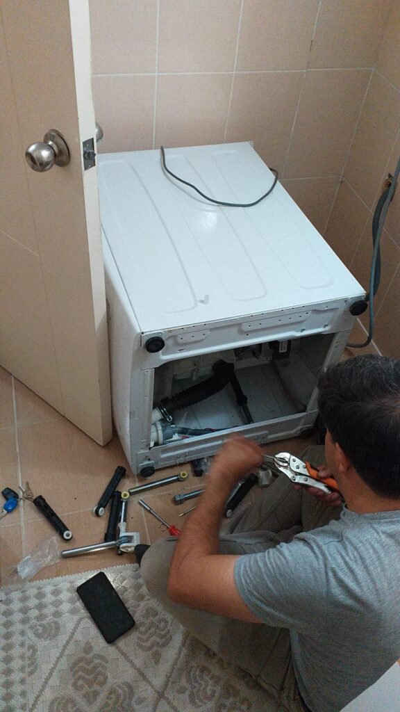Meltem Beyaz Eşya Teknik Servisi 0553 204 74 53 Antalya'nın Muratpaşa ilçesine en yakın tamircisidir. Özellikle Muratpaşa/Meltem Bayındır, Güvenlik, Soğuksu mahallelerine en kısa mesafedeki ev aletleri tamiri yapan servisler içindedir. Bu nedenle Meltem bölgesinin en uygun servis ücreti alan beyaz eşya tamircisi olarak hizmetinizdeyiz. Ayrıca Meltem bölgesindeki arızalı elektrikli ev aletlerinizin tamiri, bakım ve onarımını en kısa sürede yapmaktayız.
Antalya'nın Muratpaşa ilçesi Meltem Semti Bayındır mahallesinde buzdolabı tamiri. Ardından Muratpaşa/Meltem'deki Güvenlik mahallesinde arızalı Çamaşır Makinesi için tamirci. Sonra Muratpaşa'nın Meltem Semti Soğuksu mahallesinde arızalı bulaşık makinesi için tamir ustası. Antalya/Muratpaşa Meltem bölgesindeki Bayındır Mahallesi Klimacı. Veyahut Muratpaşa/Meltem'deki Güvenlik Mahallesi derin dondurucu tamiri. Hatta Meltem semtinde veya Soğuksu mahallesinde elektrikli ev aleti tamir servisi mi gerekli? Meltem Beyaz Eşya Tamircisi 0553 204 74 53 numaralı telefonumuzu aramalısınız.
Antalya/Muratpaşa ilçesi Meltem Semti Güvenlik mahallesinde buzdolabı tamiri. Ardından Muratpaşa/Meltem Soğuksu Mahallesinde Çamaşır Makinesi arızası için tamirci. Sonra Muratpaşa'nın Meltem Semti Bayındır mahallesinde arızalı bulaşık makinesi için tamir ustası. Ayrıca Antalya/Muratpaşa Meltem bölgesindeki Güvenlik mahallesinde Klimacı. Veyahut Antalya/Muratpaşa Meltem'deki mahallesinde Soğuksu derin dondurucu tamiri. Hatta Muratpaşa'nın Meltem semtindeki Bayındır mahallesinde elektrikli ev aleti tamir servisi mi gerekli? Meltem Elektrikli Ev Aletleri Servisi 0553 204 74 53 numaralı telefonumuzu aramalısınız.
Sonra Antalya'nın Muratpaşa ilçesi Meltem Semti Soğuksu mahallesinde buzdolabı tamiri. Ardından Muratpaşa/Meltem bölgesi Bayındır mahallesinde Çamaşır Makinesi arızası için tamirci. Sonra Antalya/Muratpaşa'nın Meltem Semti Güvenlik mahallesinde arızalı bulaşık makinesi için tamir ustası. Veyahut Antalya/Muratpaşa Meltem'deki Soğuksu mahallesinde Klimacı. Ayrıca Muratpaşa'nın Meltem bölgesine bağlı Bayındır mahallesinde derin dondurucu tamiri. Hatta Antalya/Muratpaşa Meltem'deki Güvenlik mahallesinde elektrikli ev aleti tamir servisi mi gerekli? O halde yapılması gereken Meltem Beyaz Eşya Teknik Servisi 0553 204 74 53 numaralı telefonumuzu aramalısınız.
Kısacası Meltem bölgesinde Arçelik, Beko, Bosch, Siemens, Profilo başta olarak birçok marka ev aleti tamircisi. Ayrıca Antalya/Muratpaşa Meltem bölgesine en yakın Klima bakım onarım ve montajı için servis çağırabilirsiniz.