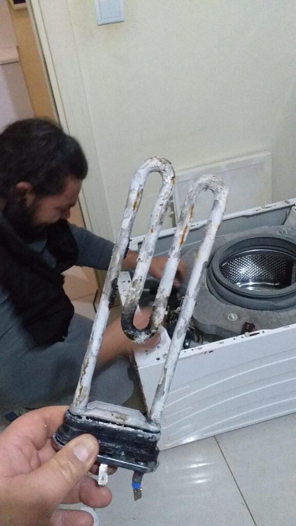  Meydankavağı Beyaz Eşya Tamircisi 0553 204 74 53 yetkili servis telefon numaramızdır. Antalya/Muratpaşa Meydankavağı; Güzeloluk, Kırcami, Tarım, Yeşilova, Zümrütova mahallelerinde beyaz eşya tamir hizmet sunmaktayız. Meydankavağı ardından Muratpaşa ve nihayetinde Antalya'nın tamamında beyaz eşya yetkili teknik servisi olarak yanınızdayız.
 Antalya/Muratpaşa Meydankavağı bölgesine en kısa mesafedeki buzdolabı tamircisi. Benzer şekilde Meydankavağı semtinde en yakın çamaşır makinesi tamircisi. Sonra Antalya/Muratpaşa Meydankavağı en iyi bulaşık makinesi tamircisi. Ardından Meydankavağı semtinde en uygun fiyata klima tamiri ve montajı yapan yetkili servis. Ek olarak Muratpaşa/Meydankavağı bölgesindeki en kaliteli derin dondurucu tamircisi. Sonuçta Muratpaşa/Meydankavağı semtindeki en güvenilir kombi ve elektrikli ev aletleri tamircisi olarak 7/24 hizmet vermektedir.
 Dolayısıyla Antalya/Muratpaşa Meydankavağı semtindeki arızalı buzdolabı tamiri. Ardından Meydankavağı mevkiinde arızalı çamaşır makinesi tamiri. Sonra Antalya/Muratpaşa Meydankavağı civarında arızalı bulaşık makinesi tamiri. Bunun yanı sıra Antalya'nın Muratpaşa/Meydankavağı arızalı klima veya kombi tamiri. Kısacası Antalya/Muratpaşa Meydankavağı bölgesinde arızalı elektrikli ev aletleri için tamirci gerekirse yapılması gereken nedir? Bunun cevabı ise Meydankavağı Beyaz Eşya Tamircisi TEL:05532047453 numarasını arayarak irtibata geçmektir.
 Çünkü Antalya'nın Muratpaşa/Meydankavağı bölgesinde size en yakın beyaz eşya servis TEL:+905532047453 numarasıdır. Böylece Muratpaşa/Meydankavağı buzdolabı, çamaşır makinesi, bulaşık makinesi ve klima tamir servisine ulaşabilirsiniz. Kısacası 05532047453 telefonumuzu arayarak Meydankavağı semtinde 30 dakikada eve gelen elektrikli ev aletleri tamircisi bulabilirsiniz. Aynı gün arıza tespiti yapan Meydankavağı beyaz eşya servis teknisyenlerimiz en kaliteli tamir çözümünü sunmaktadır.
  Ayrıca Antalya/Muratpaşa Meydankavağı sentinde en ucuz servis ücreti alan beyaz eşya tamiri yapanların TEL:05532047453 numarasını arayarak. Öncelikle Muratpaşa/Meydankavağı semtinde acil buzdolabı tamircisi. Meydankavağı bölgesinde acil çamaşır makinesi tamircisi. Meydankavağı bölgesinde acil bulaşık makinesi tamircisi. Hatta Antalya/Muratpaşa Meydankavağı bölgesinde acil klima montajı için yetkili beyaz eşya tamir servisi bulabilirsiniz.
  Kısacası Antalya Muratpaşa/Meydankavağı; Güzeloluk, Kırcami, Tarım, Yeşilova, Zümrütova mahallelerine en kaliteli elektrikli ev aletleri tamir servisidir. Ayrıca Meydankavağı bölgesine en yakın beyaz eşya servisidir. Sonuçta Meydankavağı Beyaz Eşya Tamircisi 0553 204 74 53 telefon numarasıyla Antalya tamamında hizmet sunmaktadır.
